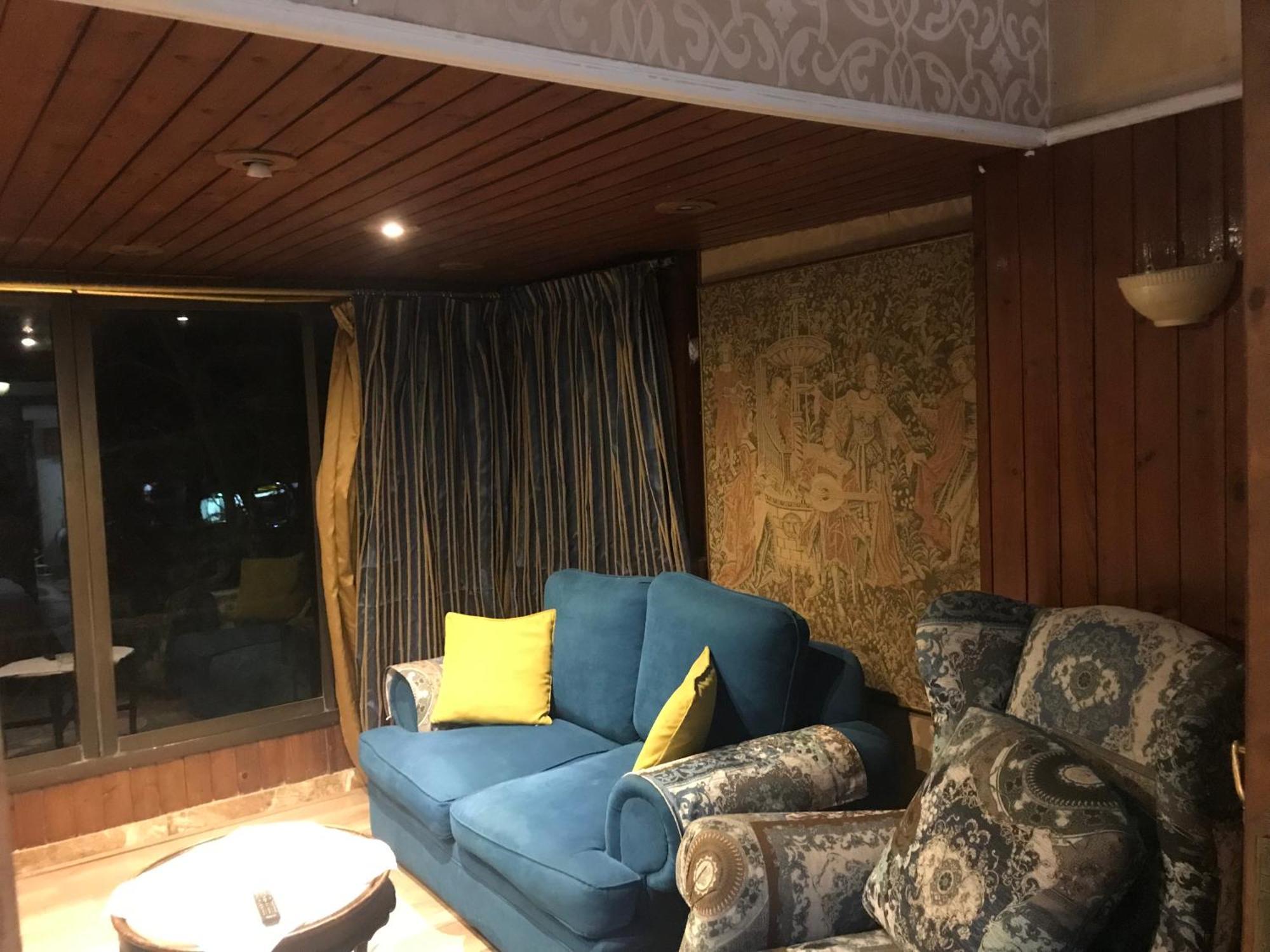 A Apartment, 2 Bed Rooms, 2 Living Apartment *