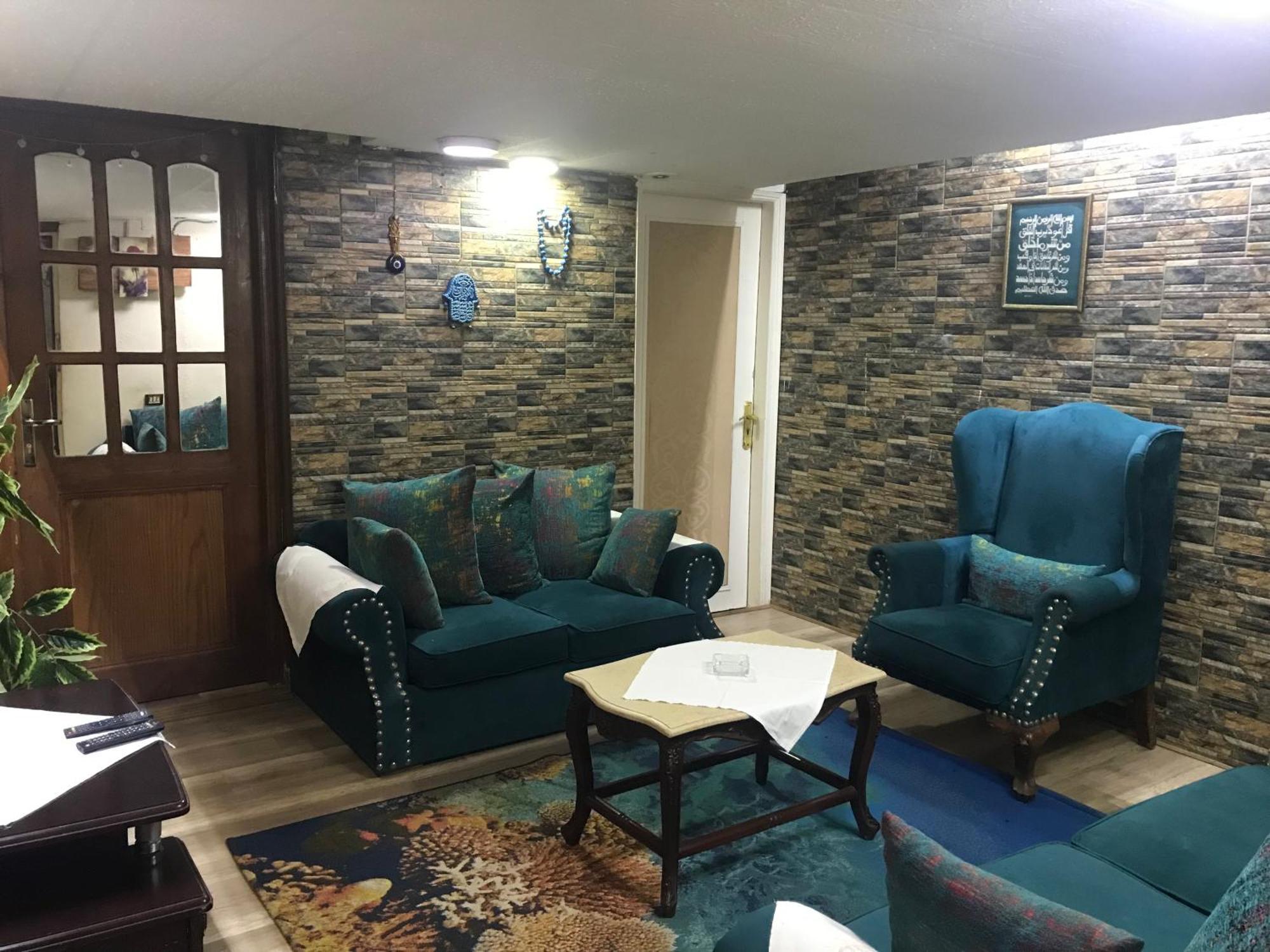 A Apartment, 2 Bed Rooms, 2 Living Apartment *